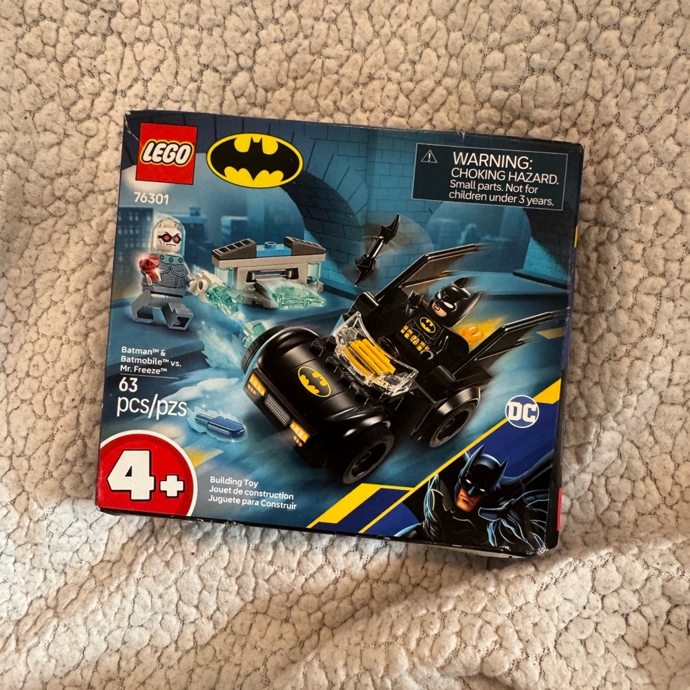 LEGO 76301 Batman Batmobile Building Set - Black NIB damaged box